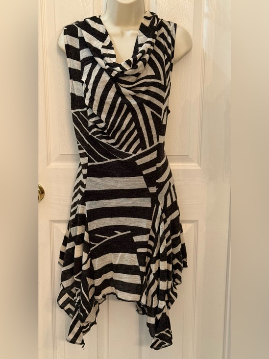 The Pyramid Collection Tops - The Pyramid Collection Black Tan Cowlneck Tunic Sz XL
